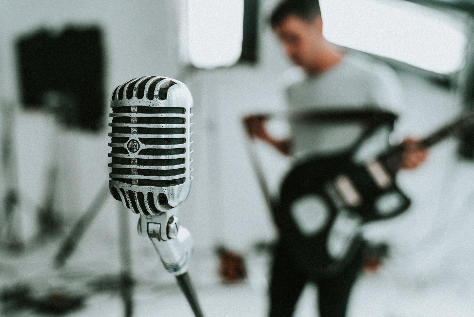 daniel-chekalov-4YhwiEsL0AQ-unsplash